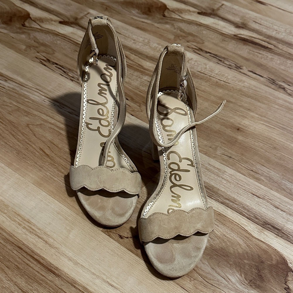 Sam Edelman Beige Scalloped Heels